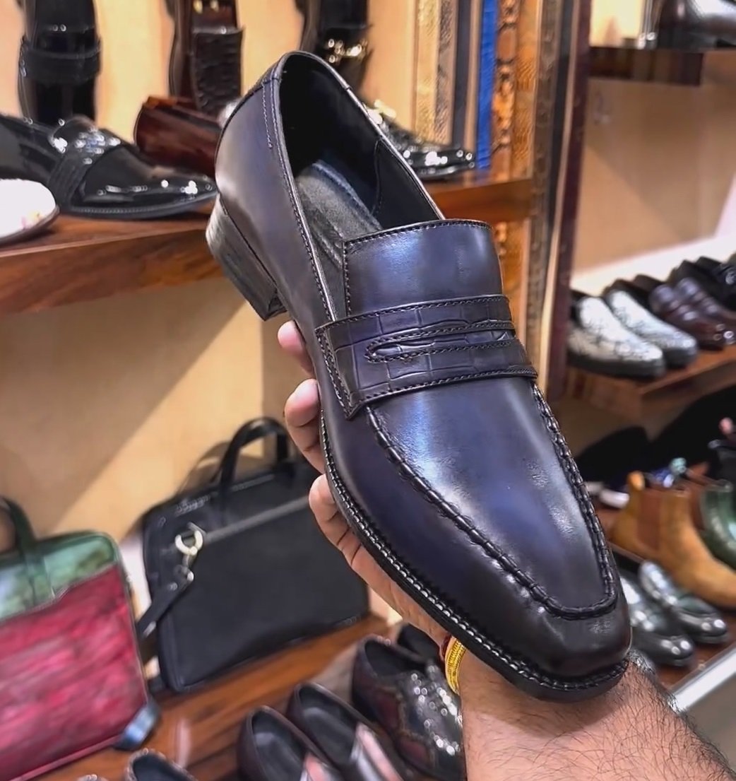 Italy Crust Patina Moccasins